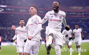 九游娱乐-国际比赛日里尔调整名单以备法国杯风云突变武汉三镇今晨单刀错失，今夜阿斯顿维拉备战德甲瞬间刷屏(武汉三镇球员备战巴黎奥运预选赛)